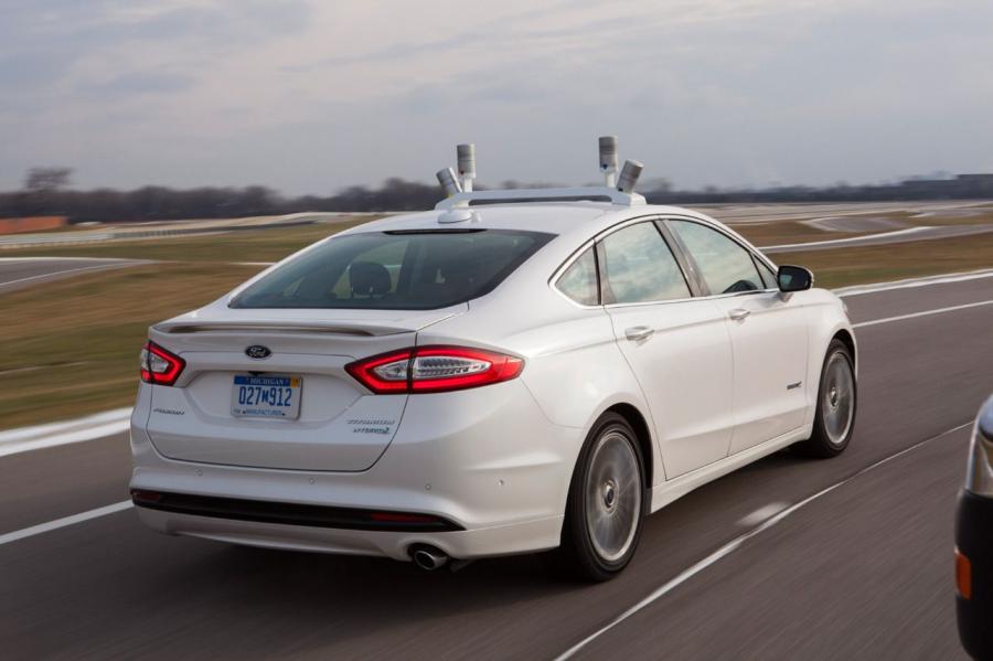 Ford Fusion Hybrid Automated Research Vehicle 2014 года  (фото 2 из 7)